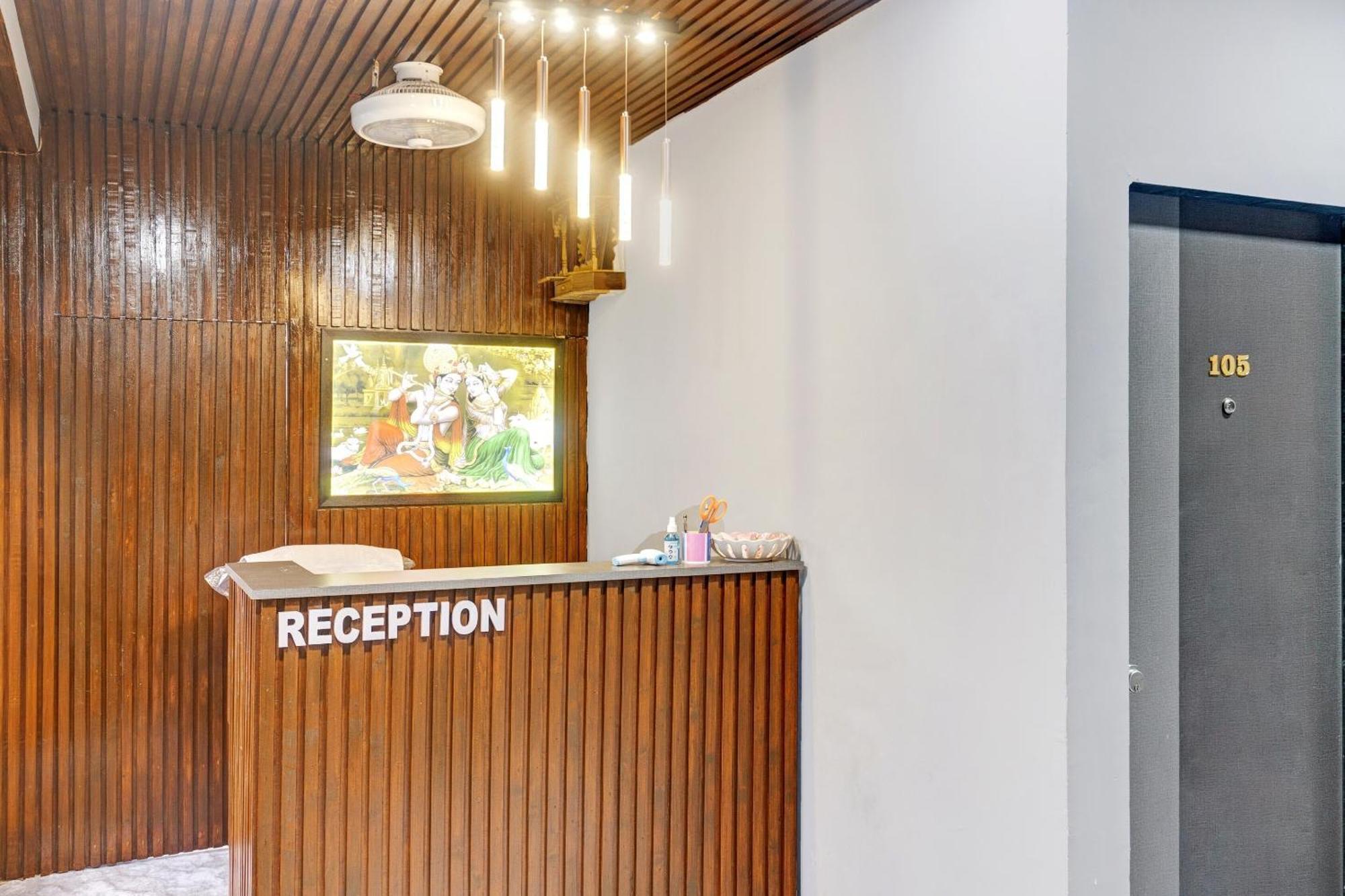 Oyo Flagship Hotel Royal Inn スーラト エクステリア 写真