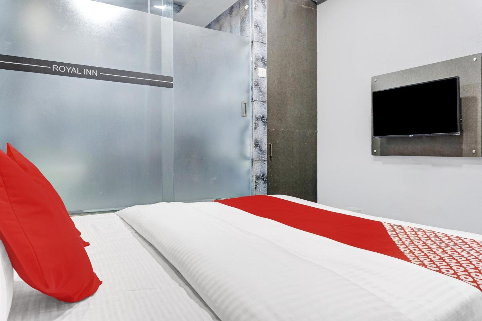Oyo Flagship Hotel Royal Inn スーラト エクステリア 写真