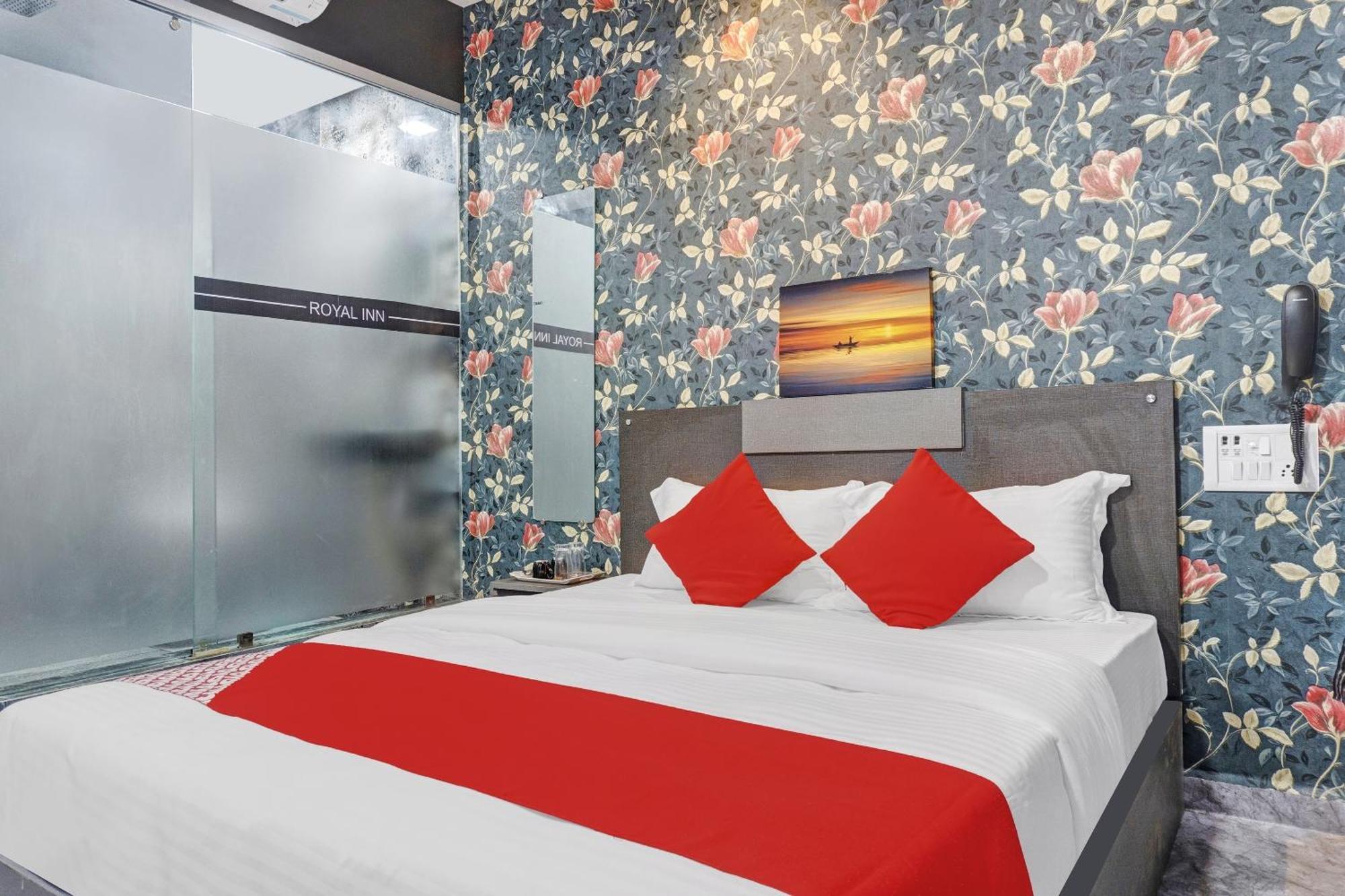 Oyo Flagship Hotel Royal Inn スーラト エクステリア 写真