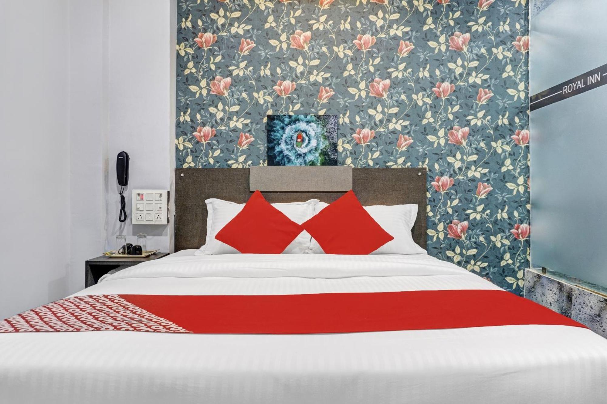 Oyo Flagship Hotel Royal Inn スーラト エクステリア 写真
