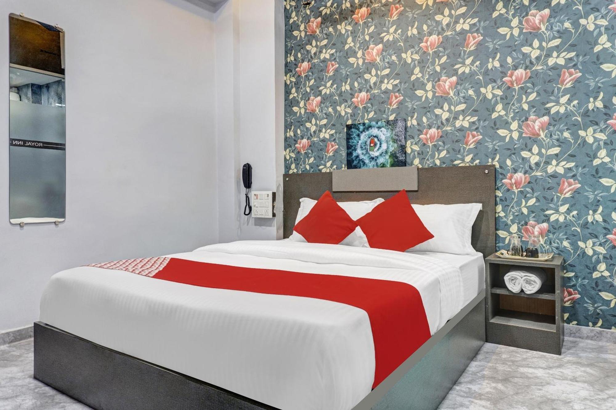 Oyo Flagship Hotel Royal Inn スーラト エクステリア 写真