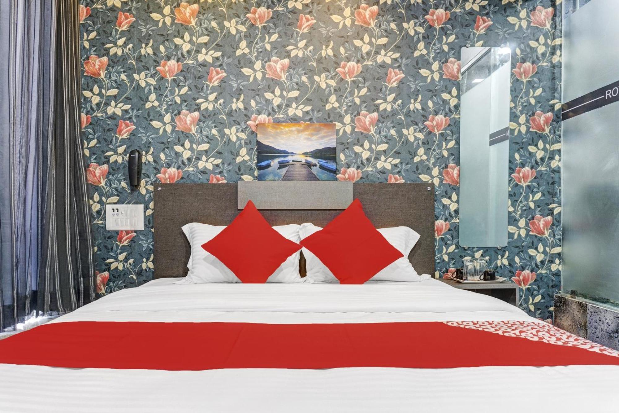 Oyo Flagship Hotel Royal Inn スーラト エクステリア 写真