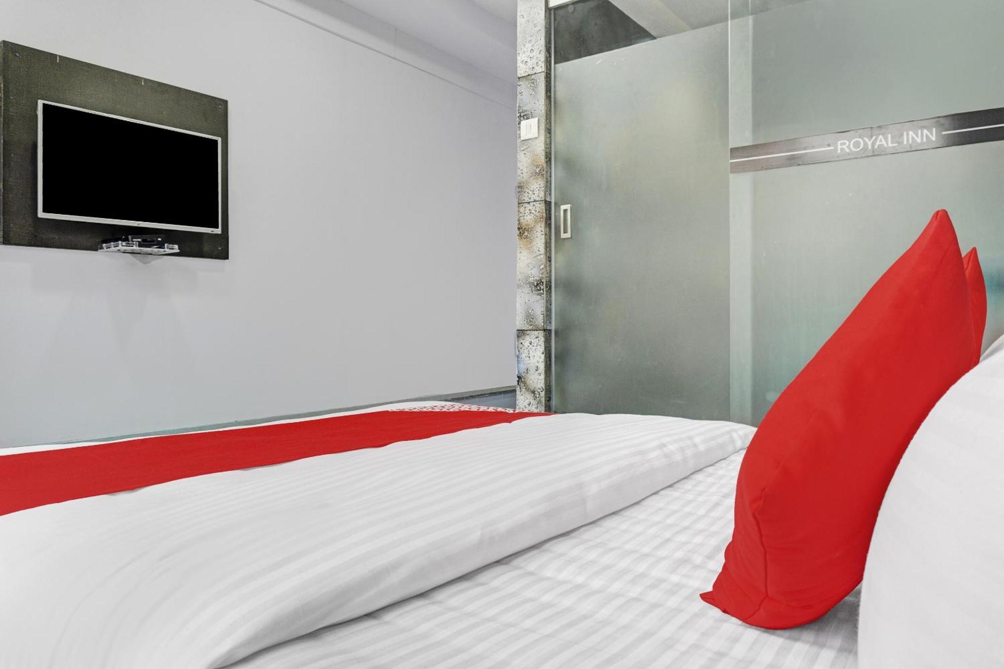 Oyo Flagship Hotel Royal Inn スーラト エクステリア 写真