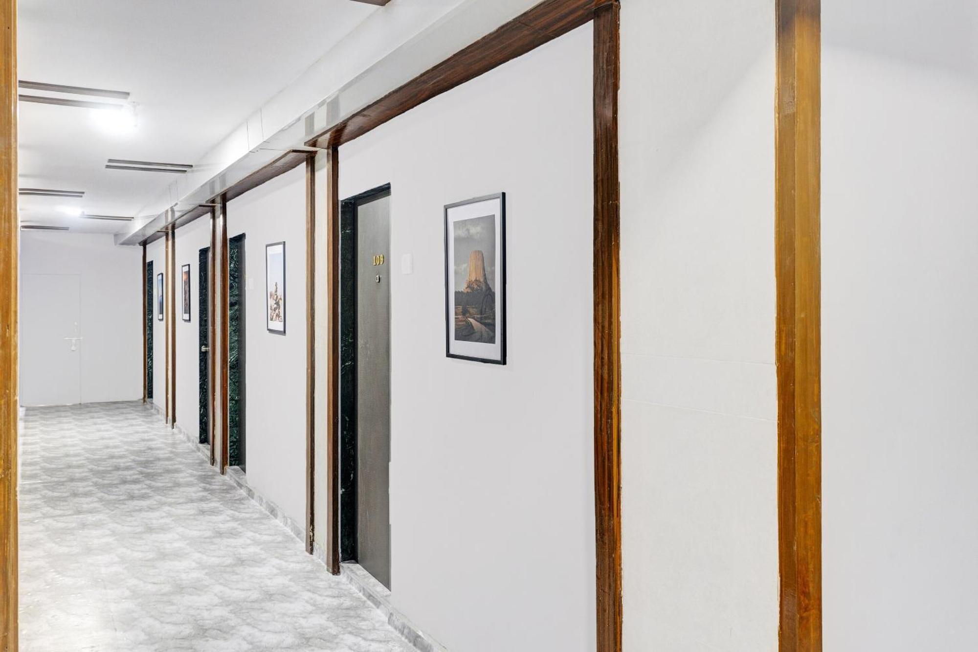 Oyo Flagship Hotel Royal Inn スーラト エクステリア 写真