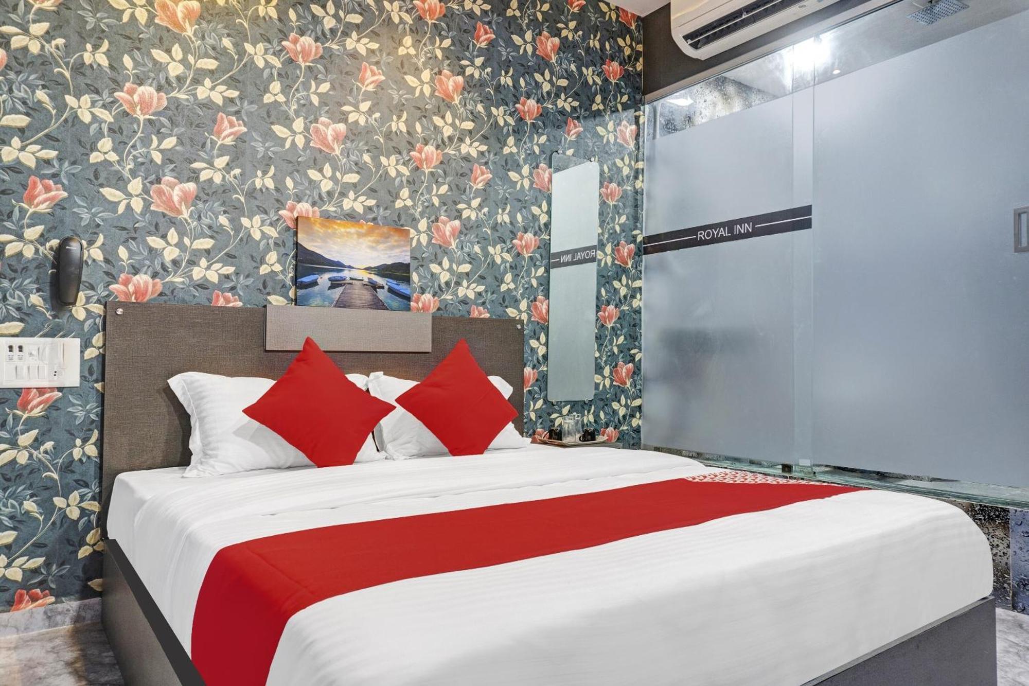 Oyo Flagship Hotel Royal Inn スーラト エクステリア 写真
