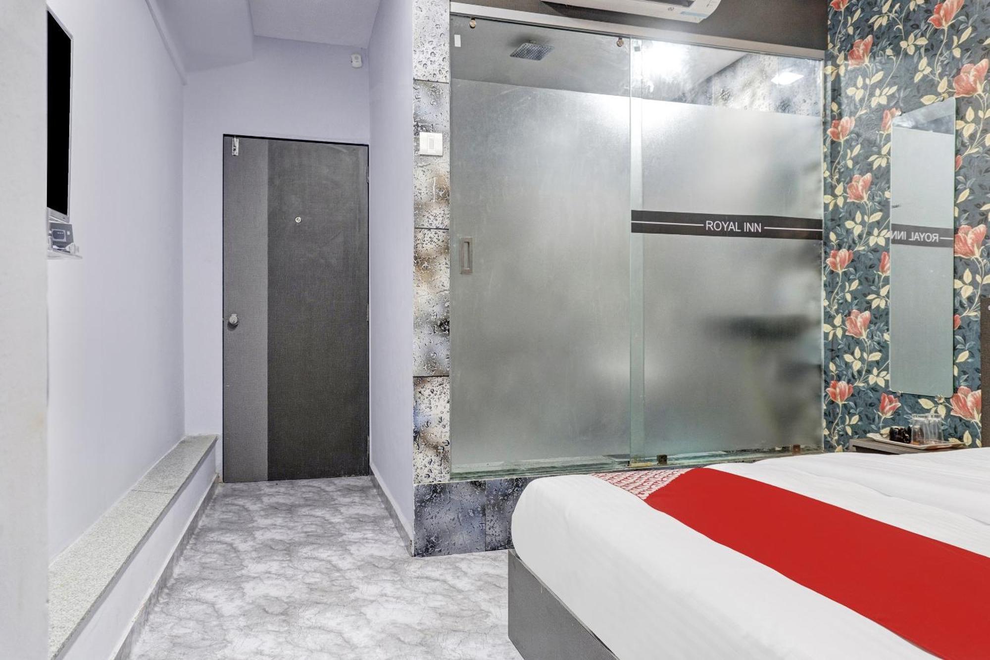 Oyo Flagship Hotel Royal Inn スーラト エクステリア 写真